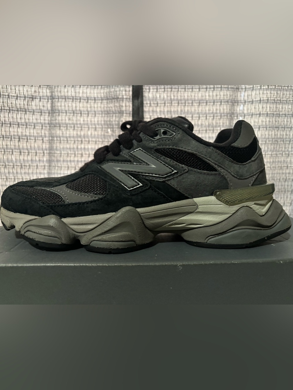 New Balance 9060 Black Gray Sneakers – Heavily Worn – Size (6)
